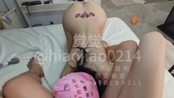 最新推特DOM调教大神「永夜DS」调教性奴头套、双女奴，一边舔蛋，一边抽插 截图9