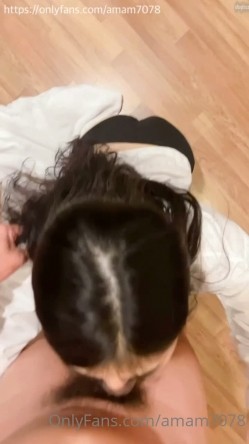 【巨乳美臀极品骚货】推特极品美女 卫生间深喉跪舔 爆乳乱颤 完美露脸 『Amam』最新啪啪甄选 截图9