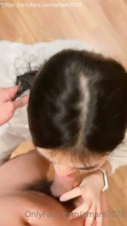 【巨乳美臀极品骚货】推特极品美女 卫生间深喉跪舔 爆乳乱颤 完美露脸 『Amam』最新啪啪甄选 截图10