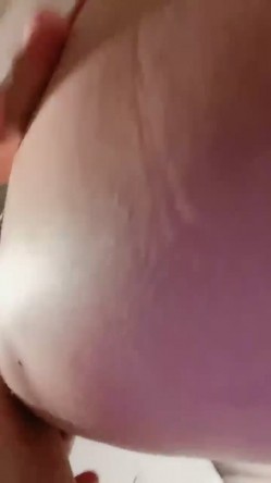 顶级颜值女模特【女模小草莓】掐脖子无套狂操白浆直流，渣男一点儿也不怜香惜玉狂干！ 截图1