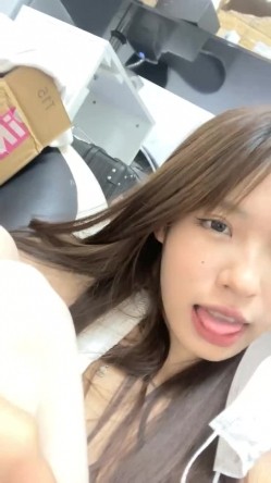 【少女和猫】学妹还贷偷偷播~!美乳长腿~自慰~流白浆 ~ 学妹很少上线，偷偷播都时间短，视频多 截图2