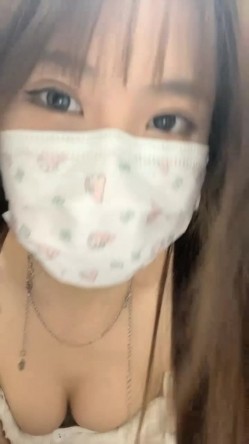 【少女和猫】学妹还贷偷偷播~!美乳长腿~自慰~流白浆 ~ 学妹很少上线，偷偷播都时间短，视频多 截图8