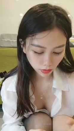 极品高颜冷艳御姐，反差小妈感女主播「金刚护撸娃」「小奶猫」激情淫语撩骚，和姐妹下海大秀，互舔互口假鸡巴互插 截图2