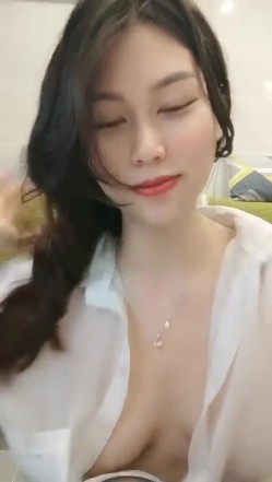 极品高颜冷艳御姐，反差小妈感女主播「金刚护撸娃」「小奶猫」激情淫语撩骚，和姐妹下海大秀，互舔互口假鸡巴互插 截图10