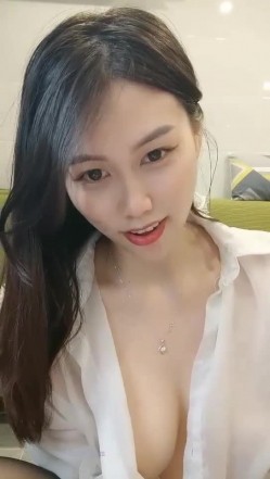 极品高颜冷艳御姐，反差小妈感女主播「金刚护撸娃」「小奶猫」激情淫语撩骚，和姐妹下海大秀，互舔互口假鸡巴互插 截图12