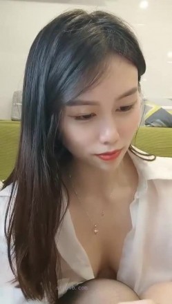 极品高颜冷艳御姐，反差小妈感女主播「金刚护撸娃」「小奶猫」激情淫语撩骚，和姐妹下海大秀，互舔互口假鸡巴互插 截图13