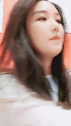 甜美女神，【紫涵姐姐】，约粉吃夜宵，沟通完感情后，开房内射，再去会所聊一聊小哥哥，这娘们真会玩 截图2