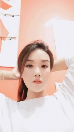 甜美女神，【紫涵姐姐】，约粉吃夜宵，沟通完感情后，开房内射，再去会所聊一聊小哥哥，这娘们真会玩 截图16