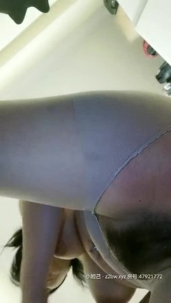 30岁风情-巨乳依萍 ：奶是被你摸大的吗，阿姨笑而不语，啊啊老公你舔一下我的奶，快插进来，把你的鸡巴都弄湿了！ 截图12