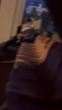 【某某门事件】第167弹 某学校小情侣 ️在操场观众席上 ️实在是憋不住直接搞上了 截图3