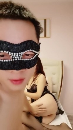 【仔仔没电了】，平面模特下海，冲击演艺圈失败，网红做不了干黄播，明星脸魔鬼身材，日入几千赚爽了 截图1