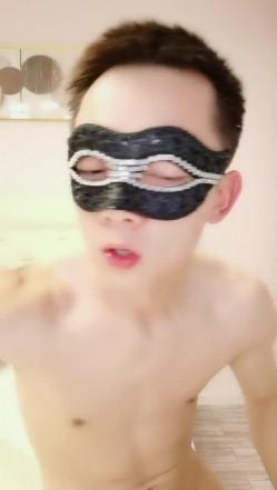 【仔仔没电了】，平面模特下海，冲击演艺圈失败，网红做不了干黄播，明星脸魔鬼身材，日入几千赚爽了 截图10