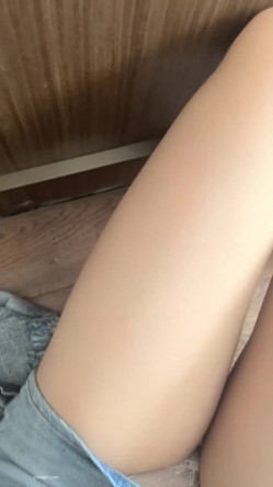 【京鱼儿】19岁童颜巨乳 可爱猫女 神秘男舔逼 道具自慰 -被土豪包养玩了一段时间，复出后更会玩，这质量杠杠的 截图5
