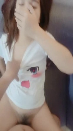 艺校小骚妹生活费不够出校门下海赚钱，骚逼无套也给干，真是好爽！ 截图1