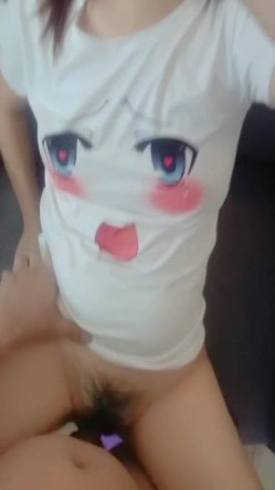 艺校小骚妹生活费不够出校门下海赚钱，骚逼无套也给干，真是好爽！ 截图3