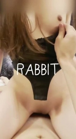 性感尤物御姐『RABBIT』老公不在家偷偷出来偷腥，上位骑乘，经典的观音坐莲，被操的时候双腿夹着情人一脸享受 截图11