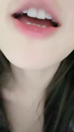 奶油草莓可爱多 核弹！校花女神【葡萄皮】宿舍大秀~这身材绝了~喷血强推~美妙尤物 截图15