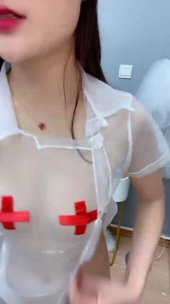 自称腿模的女人！【170CM丰满的大长腿-超级甜美御姐】这漂亮御姐真有女人味，黑丝美腿儿是真的笔直又好看，难得露逼自慰 截图16