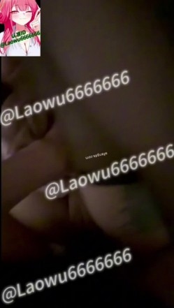 【绿帽淫妻】反差眼镜少妇，极品高颜值露脸人妻「SMMSMM」，约炮入珠单男，和上门推油男技师调情，被当作母狗多人淫趴调教 截图4