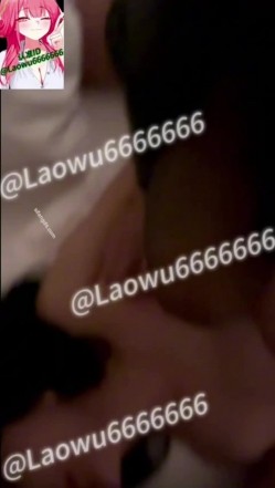 【绿帽淫妻】反差眼镜少妇，极品高颜值露脸人妻「SMMSMM」，约炮入珠单男，和上门推油男技师调情，被当作母狗多人淫趴调教 截图9