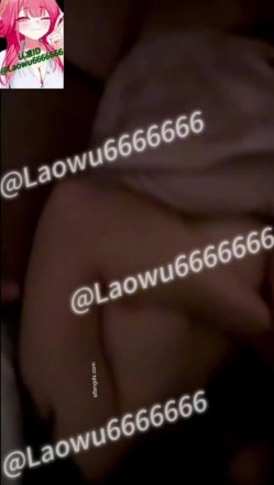 【绿帽淫妻】反差眼镜少妇，极品高颜值露脸人妻「SMMSMM」，约炮入珠单男，和上门推油男技师调情，被当作母狗多人淫趴调教 截图11