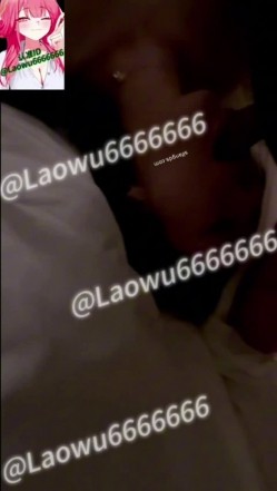 【绿帽淫妻】反差眼镜少妇，极品高颜值露脸人妻「SMMSMM」，约炮入珠单男，和上门推油男技师调情，被当作母狗多人淫趴调教 截图15