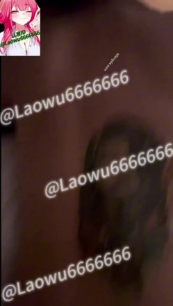 【绿帽淫妻】反差眼镜少妇，极品高颜值露脸人妻「SMMSMM」，约炮入珠单男，和上门推油男技师调情，被当作母狗多人淫趴调教 截图16