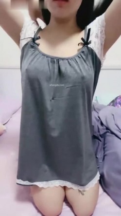 颜值少妇【杨小华】极品人妻下海卖逼，暴力掰逼展示，自扣高潮，隔壁老王都馋哭了 截图1