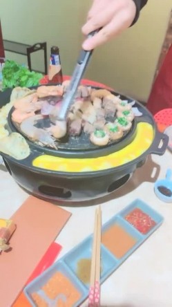 极品尤物美御姐！情趣内衣吊带黑丝！拨开丁字裤跳蛋震穴，翘起屁股特写，假屌手指抽插扣弄 截图6