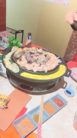 极品尤物美御姐！情趣内衣吊带黑丝！拨开丁字裤跳蛋震穴，翘起屁股特写，假屌手指抽插扣弄 截图8