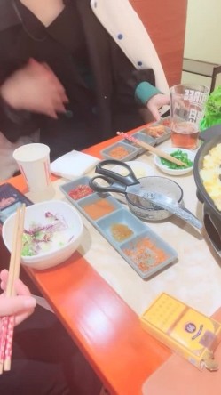 极品尤物美御姐！情趣内衣吊带黑丝！拨开丁字裤跳蛋震穴，翘起屁股特写，假屌手指抽插扣弄 截图12