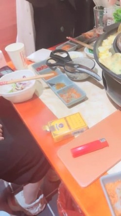 极品尤物美御姐！情趣内衣吊带黑丝！拨开丁字裤跳蛋震穴，翘起屁股特写，假屌手指抽插扣弄 截图13