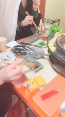 极品尤物美御姐！情趣内衣吊带黑丝！拨开丁字裤跳蛋震穴，翘起屁股特写，假屌手指抽插扣弄 截图15