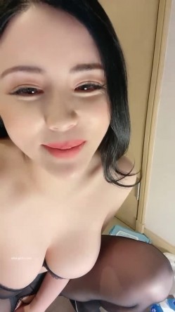 太尼玛好看了，【帕丽斯】，巨乳女神！抖奶电臀~ 紧致肥穴抠挖，出白浆，此等淫妇相当难得 截图8