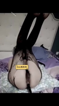 真枪实弹折磨凌辱女奴！推特私密圈国内各路SM调教大神分享作品~各类露脸反差母狗被玩弄 截图14