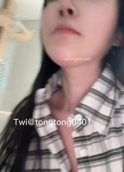 推上极品人妻彤彤堕落,各种场景,户外漏出 勾引维修大叔22V,小卖部 外卖饭店 餐厅 高速公路 大街小巷 截图6