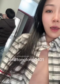 推上极品人妻彤彤堕落,各种场景,户外漏出 勾引维修大叔22V,小卖部 外卖饭店 餐厅 高速公路 大街小巷 截图14