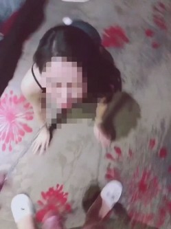 极品身材高挑御姐『YH216』绿帽男友找单男操性瘾女友 自己一旁观看撸屌 截图1