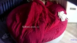 酒店情趣大红床偷拍 ️白天端庄晚上骚的反差婊 学妹和男友激情研究鸡巴怎么才能硬气 截图9