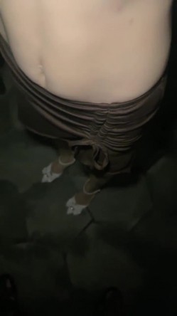 今年秋天的户外野战来了，【水水的小姨子】，姐夫带小姨公园啪啪，无套内射，时刻担心被别人发现，玩得就是这一份心跳和刺激 截图5