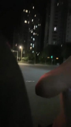 今年秋天的户外野战来了，【水水的小姨子】，姐夫带小姨公园啪啪，无套内射，时刻担心被别人发现，玩得就是这一份心跳和刺激 截图14