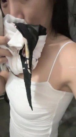 今年秋天的户外野战来了，【水水的小姨子】，姐夫带小姨公园啪啪，无套内射，时刻担心被别人发现，玩得就是这一份心跳和刺激 截图16