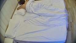 大学城 小美女穿这斑点蕾丝内裤比脱了还诱人 男人就知道脱裤子扣逼操逼 操爽了直接怼着屁股射 截图4