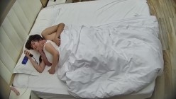 大学城 小美女穿这斑点蕾丝内裤比脱了还诱人 男人就知道脱裤子扣逼操逼 操爽了直接怼着屁股射 截图14