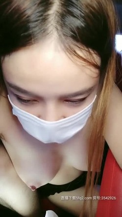 娇滴滴户外美乳女神『小奶猫』约炮粉丝 接小奶猫挑逗受不了玩车震 无套骑乘女上顶操干出白浆 截图15