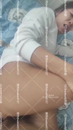 约炮大神【狮子座】最新付费，520人妻竟然在这个特殊的日子里，背着老公出来让别人操，还装深情 截图5