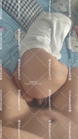 约炮大神【狮子座】最新付费，520人妻竟然在这个特殊的日子里，背着老公出来让别人操，还装深情 截图8