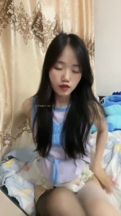 靓妹清纯大学生【汐汐】约猛男无套大战 精子射一身 最喜欢道具按摩小穴 截图4