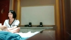 探访按摩店 足浴会所找女技师，骑在身上摸屌，扒下裤子磨蹭骚逼，简直爽翻天了 截图3