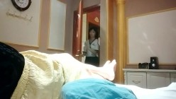 探访按摩店 足浴会所找女技师，骑在身上摸屌，扒下裤子磨蹭骚逼，简直爽翻天了 截图8
